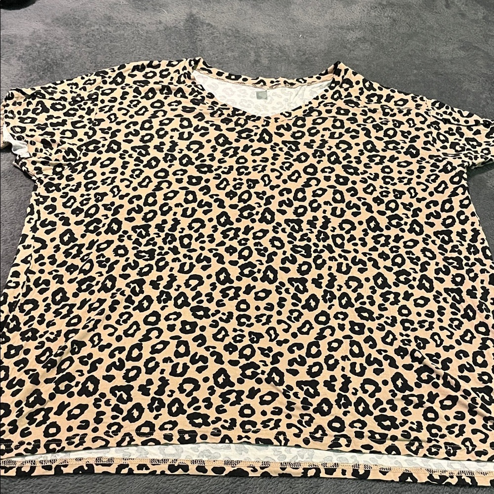 Leopard print short sleeved tee